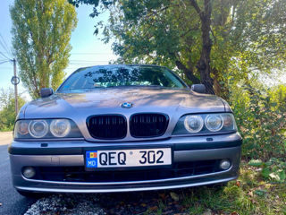 BMW 5 Series foto 1