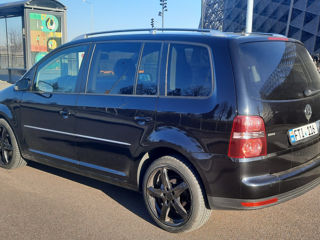 Volkswagen Touran foto 3