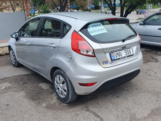 Ford Fiesta foto 3