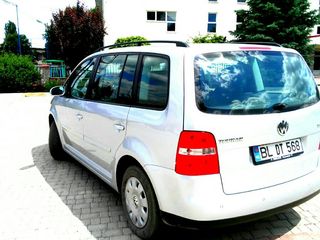 Volkswagen Touran foto 10