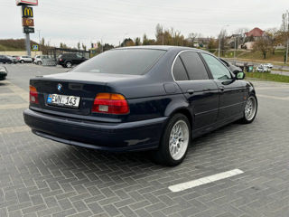 BMW 5 Series foto 4