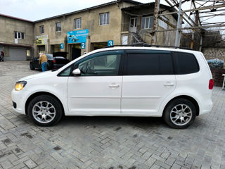 Volkswagen Touran foto 4