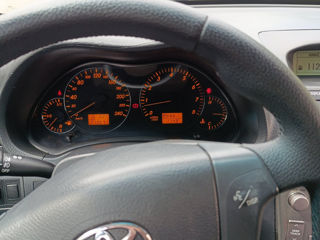 Toyota Avensis foto 8