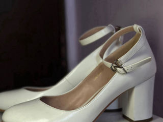 Женские белые каблуки foto 2