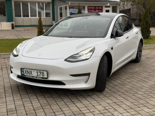 Tesla Model 3 foto 2