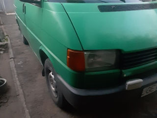 Volkswagen Caravelle foto 1