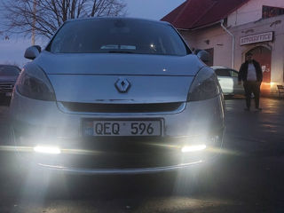 Renault Grand Scenic foto 2