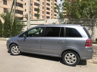 Opel Zafira фото 6