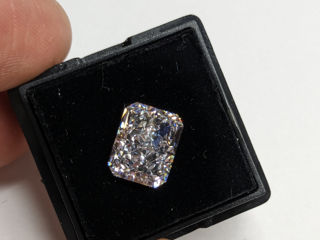 Cubic zirconia/ фианит