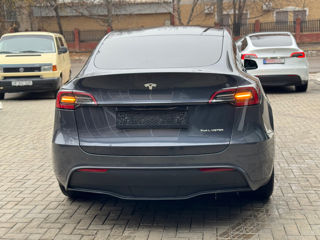 Tesla Model Y foto 16