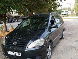 Toyota Avensis Verso foto 4