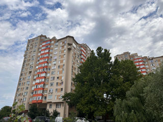 Apartament cu 2 camere, 80 m², Botanica, Chișinău foto 2