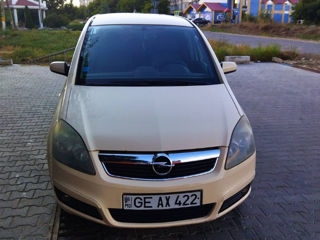 Opel Zafira foto 1