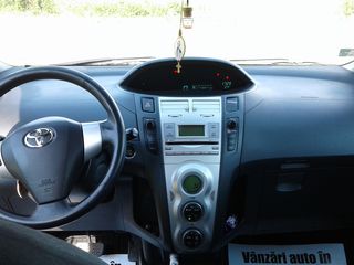 Toyota Yaris foto 2