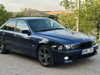 BMW 5 Series foto 2