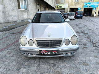 Mercedes E-Class foto 2