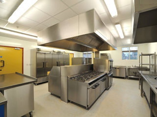 Sisteme de ventilare cu hote pentru bucătării profesionale