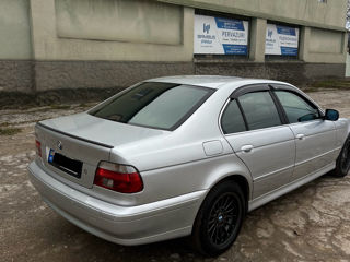 BMW 5 Series foto 6