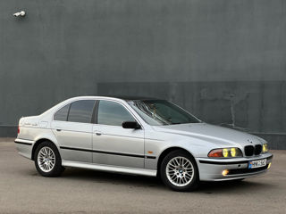 BMW 5 Series foto 3