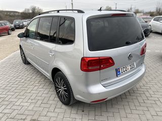 Volkswagen Touran foto 2