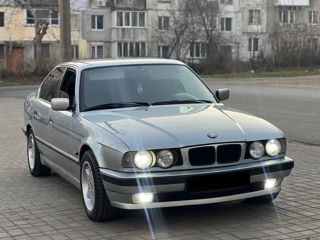 BMW 5 Series foto 1