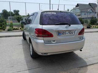 Toyota Avensis Verso foto 3