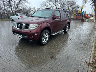 Nissan Pathfinder foto 2