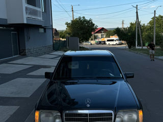 Mercedes E-Class foto 1