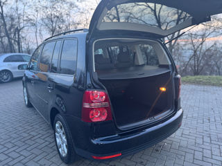 Volkswagen Touran foto 7