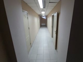 Oficii in or. Ocnita. suprafata 428.2 m2, euroreparatie! foto 10