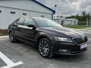 Skoda Superb foto 2