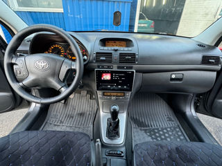 Toyota Avensis foto 6