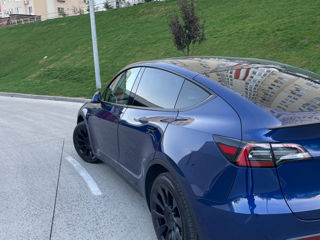 Tesla Model Y foto 2