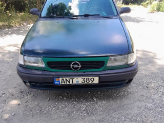 Opel Astra foto 1