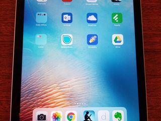Apple iPad 2017 128Gb retina Wi-Fi + touchid A1822 space gray - идеал 320euro! foto 3