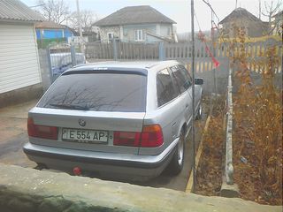 BMW 5 Series foto 1