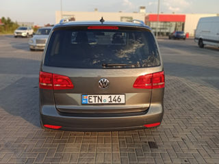 Volkswagen Touran foto 2