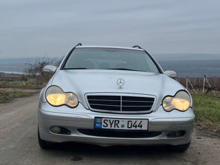 Mercedes C-Class foto 2