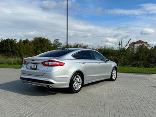 Ford Fusion foto 2