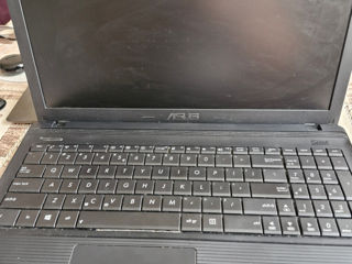 Vind  un  Laptop  model  Asus X55A   foarte  reușit  model
