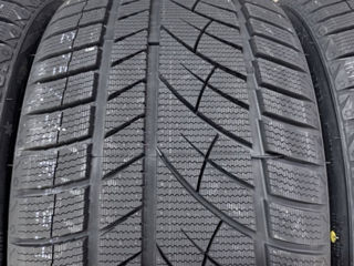 Anvelope iarna 255/40 R19 100V XL RoadX RxFrost WU01