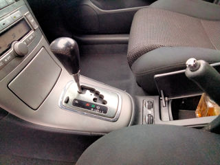 Toyota Avensis foto 6