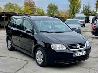 Volkswagen Touran foto 2