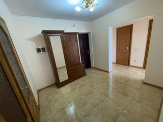 Apartament cu 2 camere, 70 m², Botanica, Chișinău foto 7