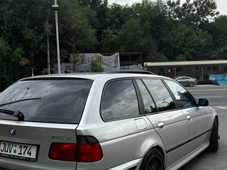 BMW 5 Series Touring foto 6