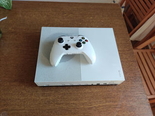 Xbox One S 1TB + disc drive foto 1