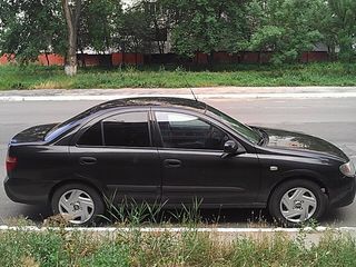 Nissan Almera foto 1