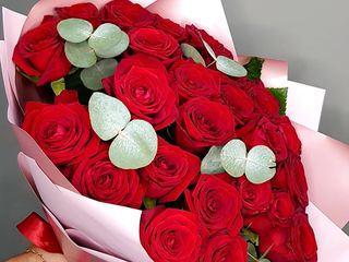 Букеты из роз на 14 февраля. Большой выбор букетов из свежих цветов с доставкой! foto 8
