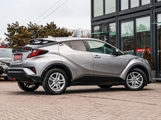 Toyota C-HR foto 2