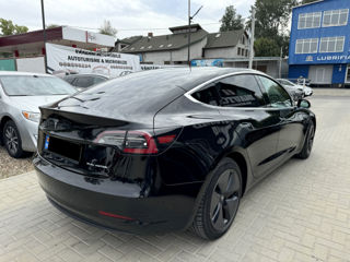 Tesla Model 3 foto 3